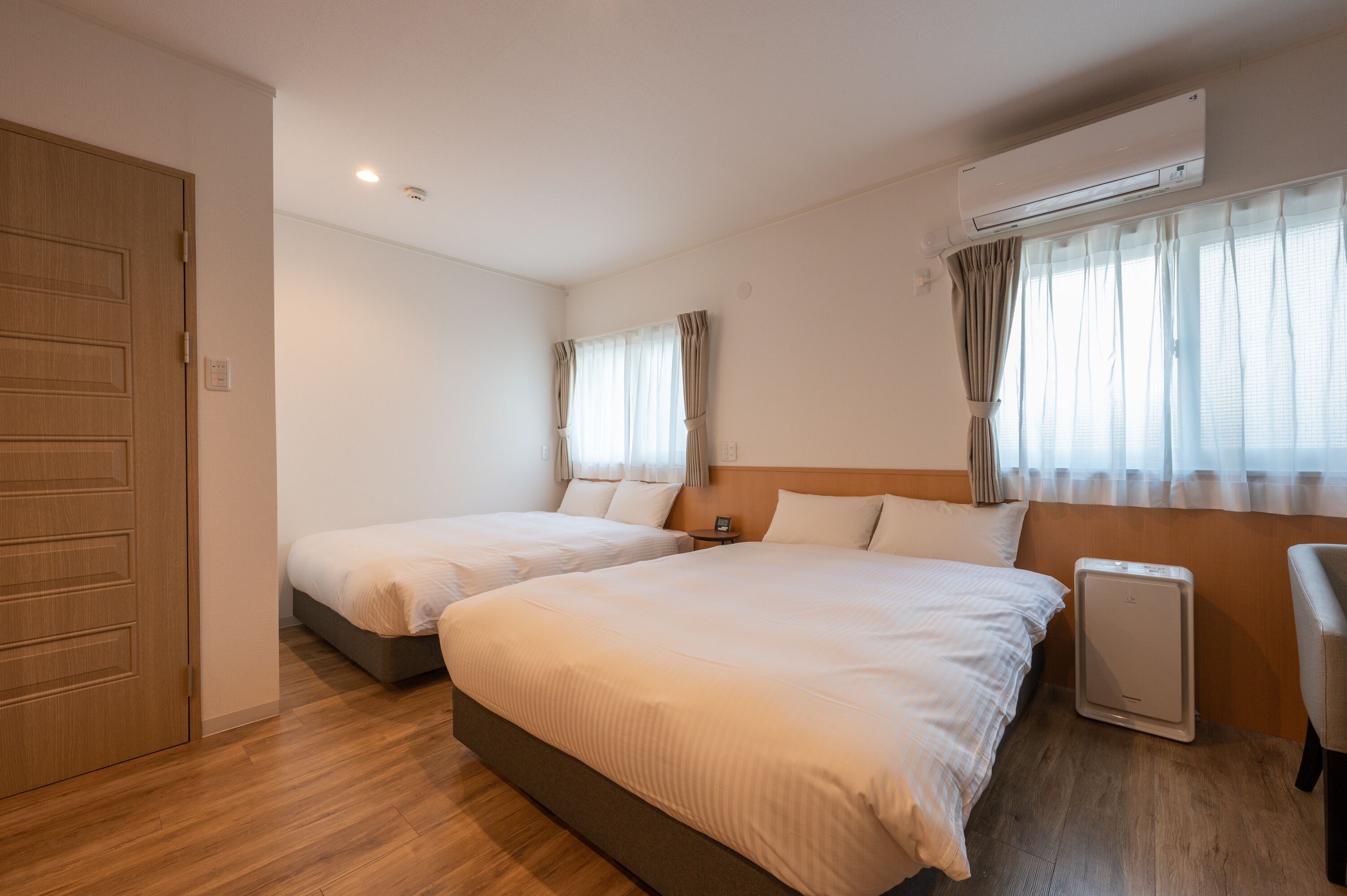 Deluxe Twin Room (check-in is not available after 12AM) | WiFi (free), bed sheets