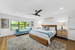 5 habitaciones, tabla de planchar con plancha y cuna de viaje 