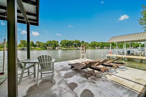 Lakefront, Dock, Yard - Pet Friendly (with Fee!)