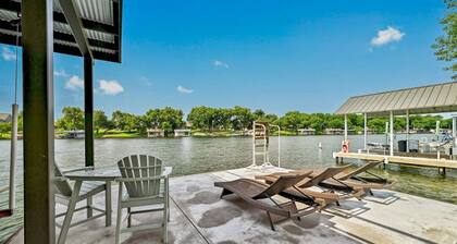 Lakefront, Dock, Yard - Pet Friendly (with Fee!)