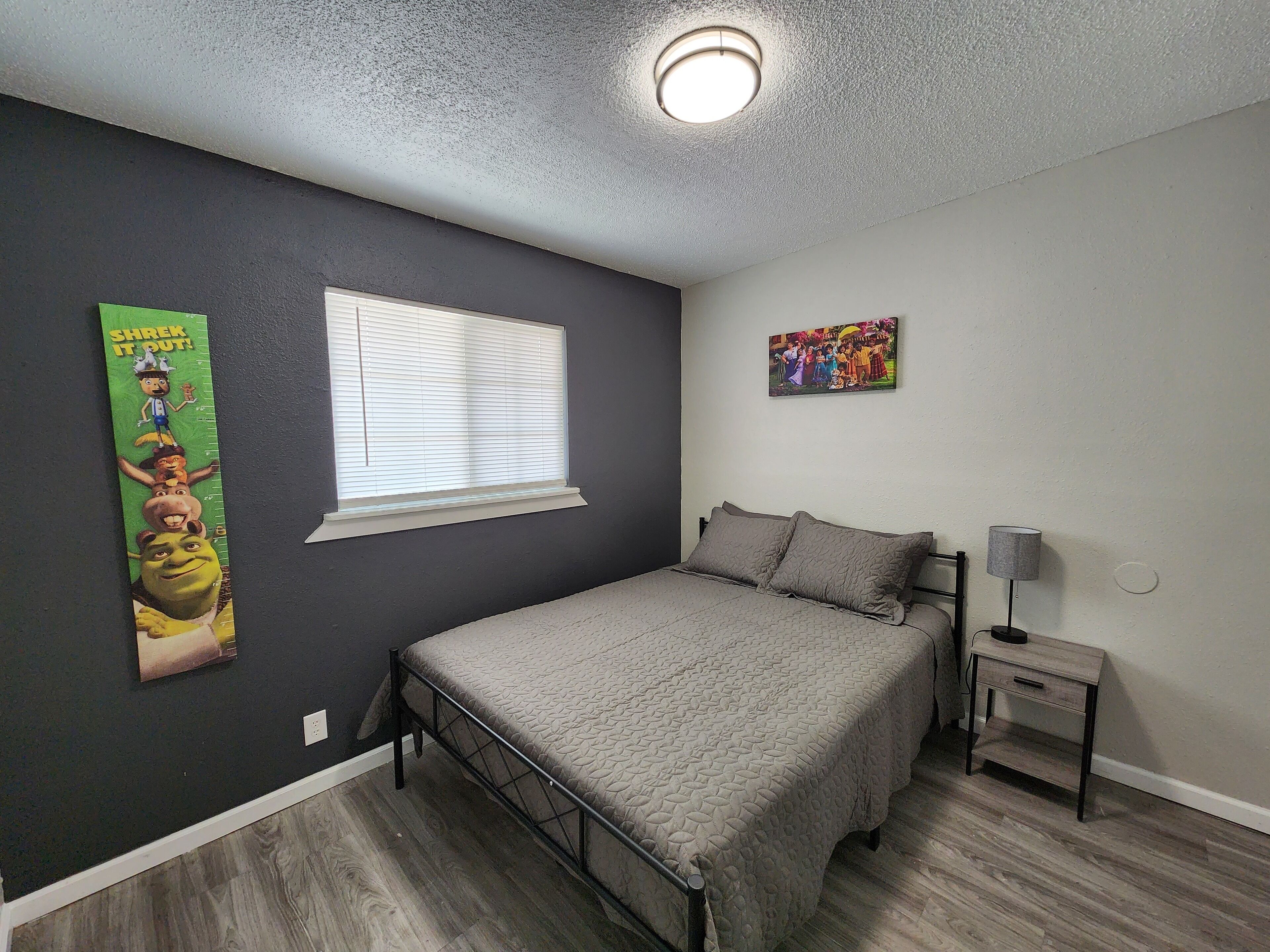 2 makuuhuonetta, silitysrauta/-lauta, Wi-Fi, vuodevaatteet