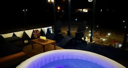 The Desert Monroe+Hot tub + FirePit + Downtown+ by Joshua tree National Park