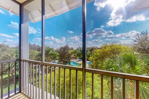 Property grounds - Third floor condo w/ balcony, basketball court, gym, pools - near theme parks (Davenport)