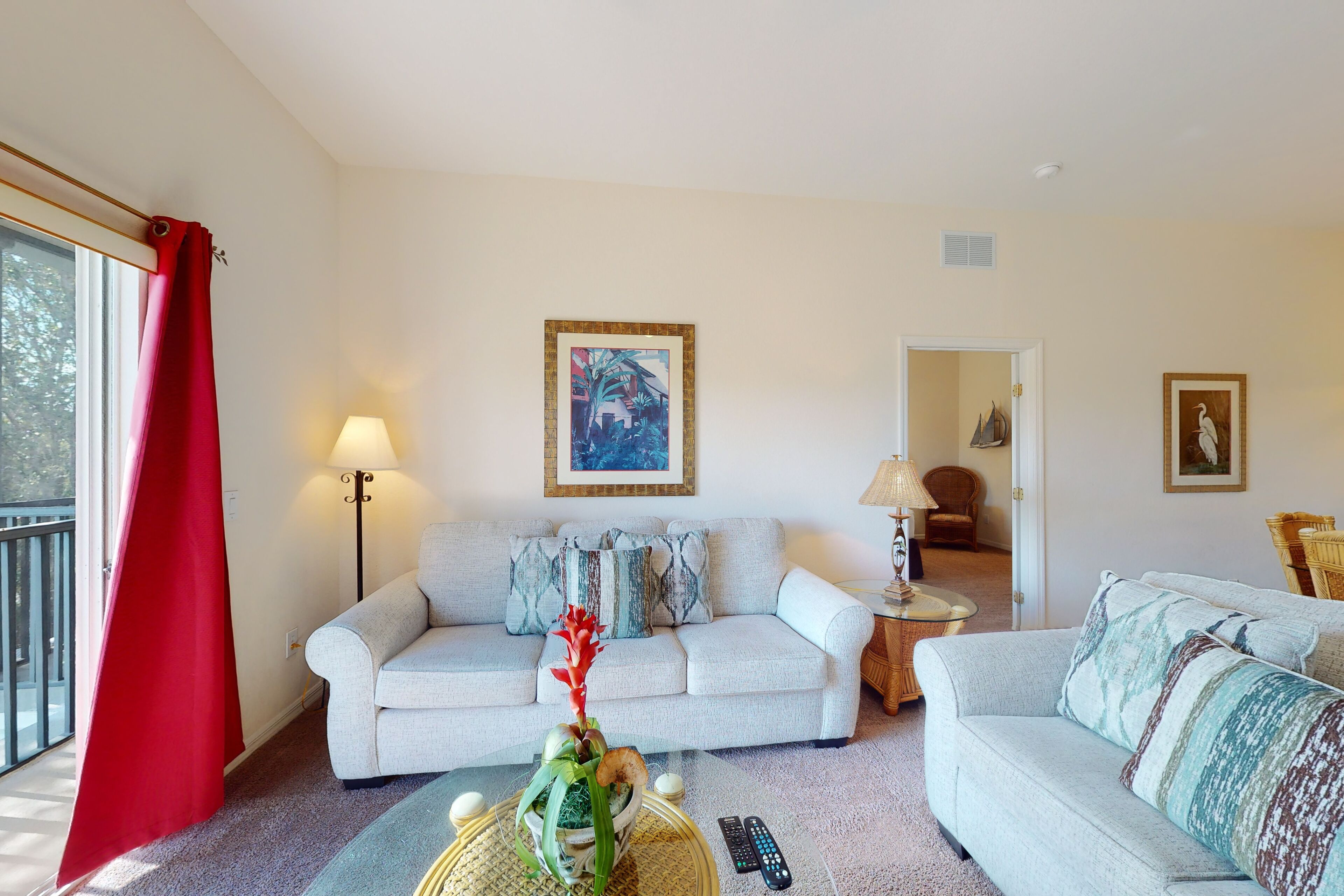 Third floor condo w/ balcony, basketball court, gym, pools - near theme parks