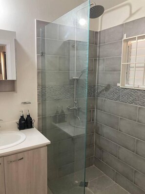 Shower, towels