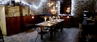 Saint-Saturnin 3-Bed Home, Sleeps 10, Pool, Garden