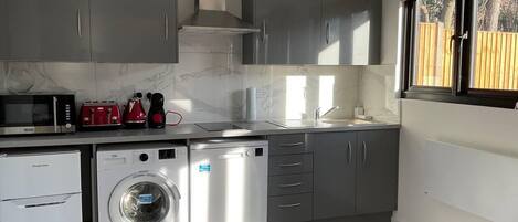 Fridge, microwave, stovetop, dishwasher