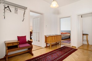 3 bedrooms, iron/ironing board, free WiFi, bed sheets