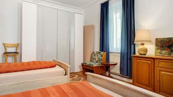 3 bedrooms, iron/ironing board, free WiFi, bed sheets