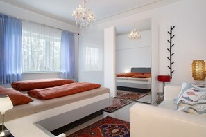 3 bedrooms, desk, iron/ironing board, free WiFi