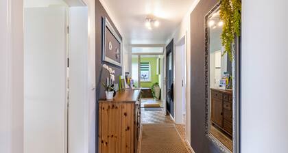Ferienwohnung 'Baumelt' mit Privatterrasse, Gemeinschaftsgarten und WLAN