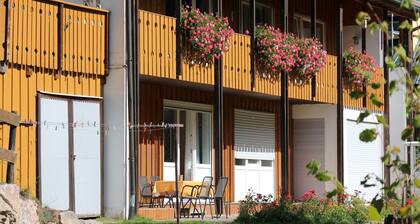 Ferienwohnung "Lorenz" mit privater Terrasse und WLAN