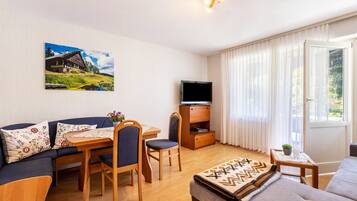 Fernseher, Tischtennisplatte