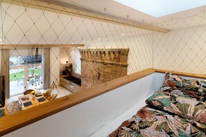 1 bedroom, free WiFi, bed sheets - Apartment with Garden & Charm: Stylish Living in the Historic Kesselhaus (Achern)