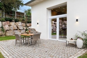 Outdoor dining - Apartment with Garden & Charm: Stylish Living in the Historic Kesselhaus (Achern)