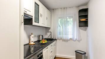 Kühlschrank, Ofen, Herdplatte, Geschirrspüler