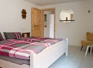 1 bedroom, free WiFi, bed sheets - Apartment "Die Schmiede" with Private Terrace & Wi-Fi (Lenningen)