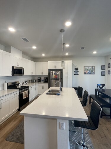 3 BED/ 3 BATH CONDO IN ONTARIO