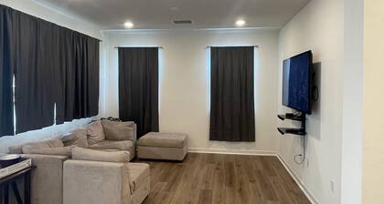 3 BED/ 3 BATH CONDO IN ONTARIO