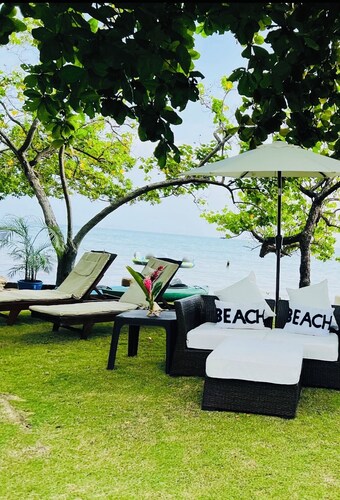 Spectacular Ocean Views: Unwind in Paradise at our Beach House!