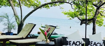 Spectacular Private Beachfront Villa: Unwind in Paradise at our Beach House!