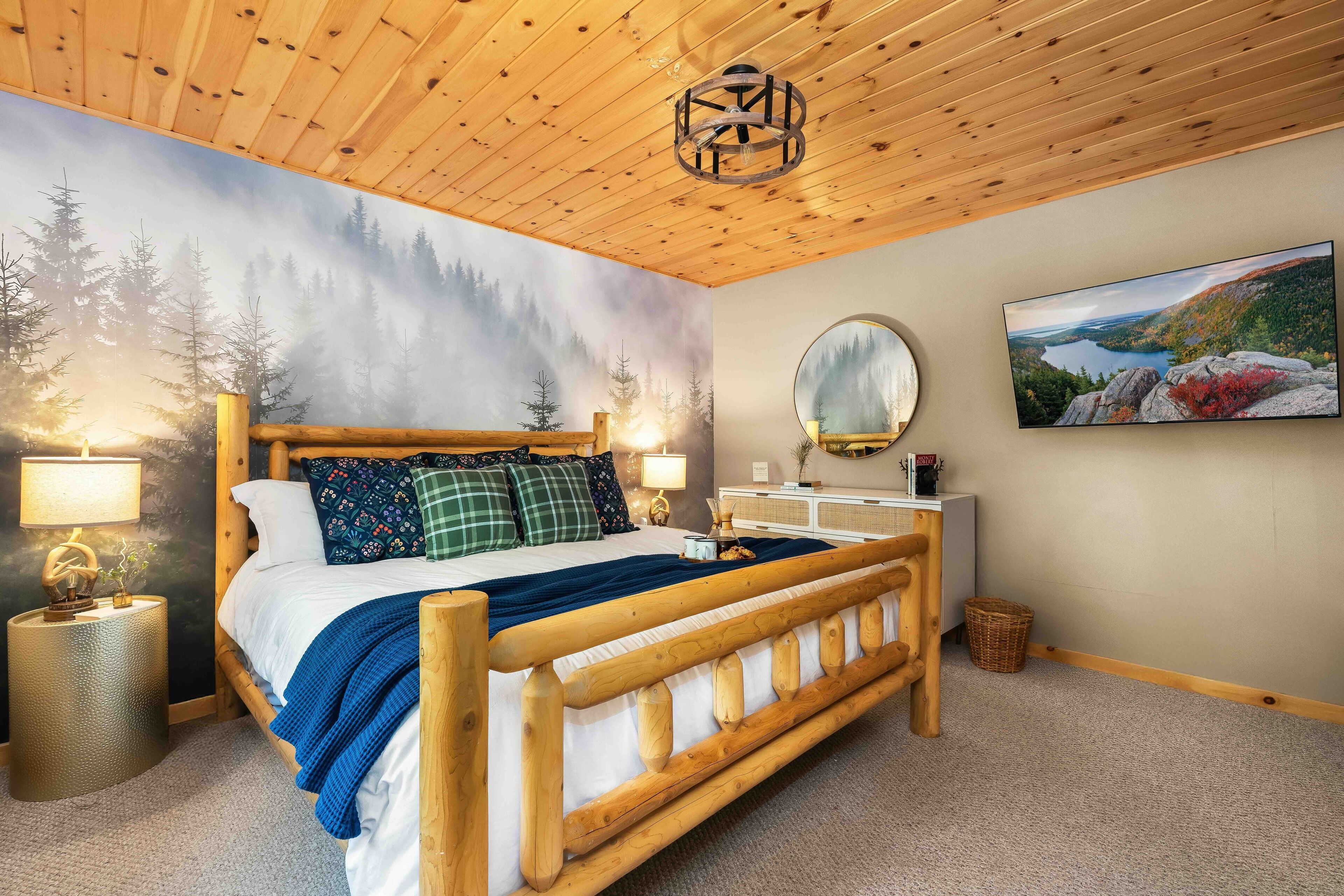 4 bedrooms, desk, iron/ironing board, travel crib