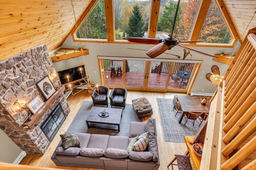 Hot Tub, Sauna, Game Room, Fire Pit, BBQ, Karaoke, Dogs OK