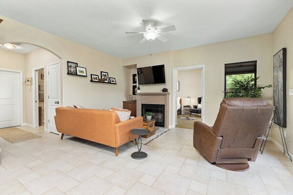 TV, fireplace, offices