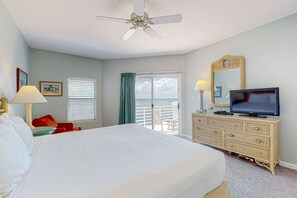 3 bedrooms, internet, bed sheets - Inviting townhome in Miramar Beach with bay view & resort pools (Miramar Beach)