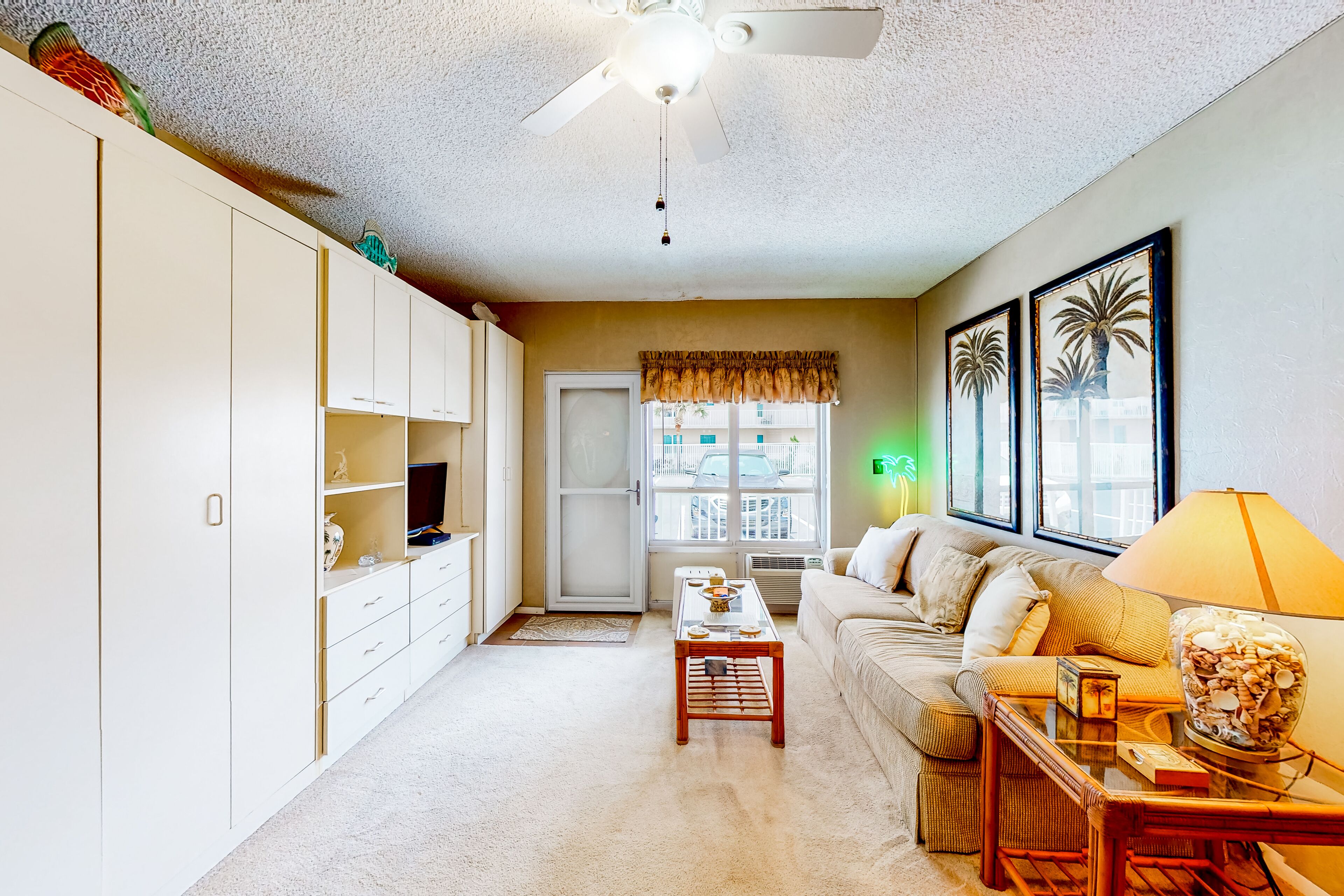 First-floor studio with beachfront access, communal lounge, & on-site W/D