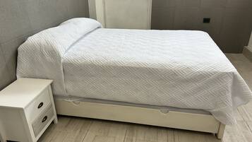 WiFi, bed sheets