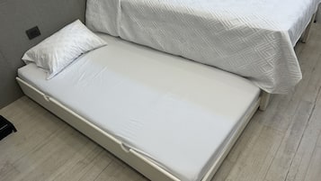 WiFi, bed sheets