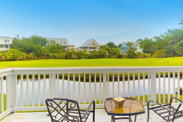 Property grounds - Waterfront end condo with lagoon & golf views - central AC & washer/dryer (Edisto Beach)