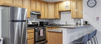 Convenient Modern COZY 4BA/2BR Hidden GEM