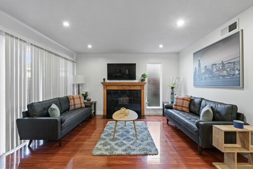 Convenient Modern COZY 4BA/2BR Hidden GEM