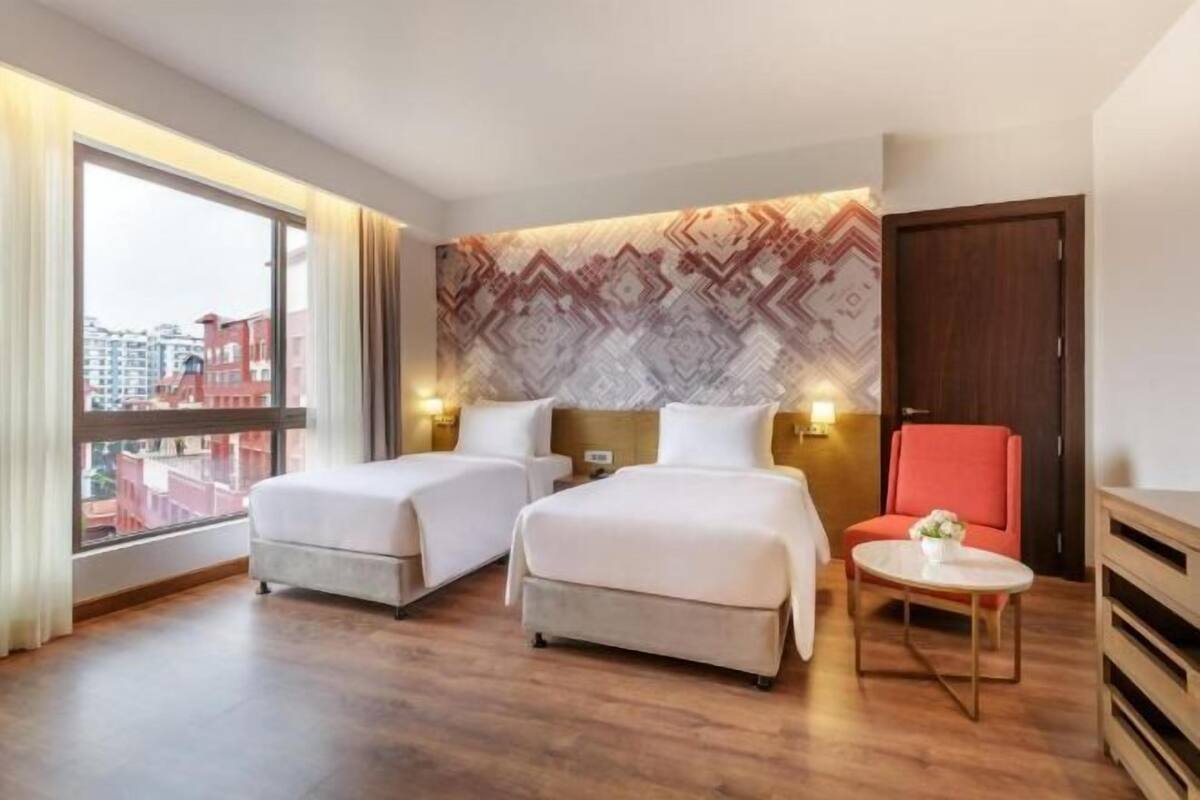 Hypo-allergenic bedding, minibar, in-room safe, laptop workspace