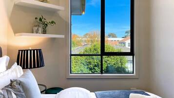 3 Schlafzimmer, Schreibtisch, Bügeleisen/Bügelbrett, WLAN