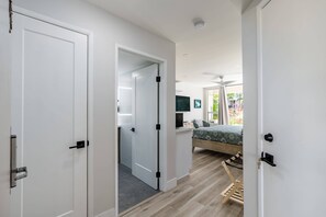 1 Schlafzimmer, Schreibtisch, Bügeleisen/Bügelbrett, WLAN