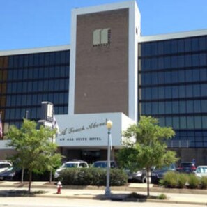 Exterior - VA Beach Oceanfront - Barclay Towers Resort - 1 bd/Sleeps 4 (Virginia Beach)