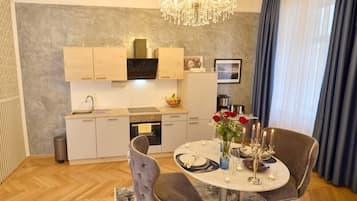 Kühlschrank, Ofen, Herdplatte, Geschirrspüler