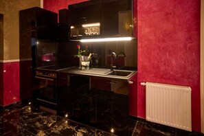 Kühlschrank, Ofen, Herdplatte, Geschirrspüler