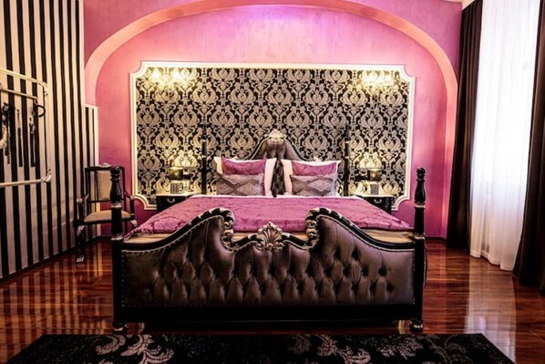 1 bedroom, in-room safe, free WiFi, bed sheets