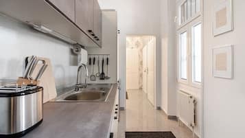 Fridge, oven, stovetop, dishwasher