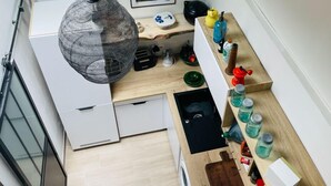 Coffee/tea maker, fridge, microwave, oven
