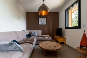 Télévision, cheminée