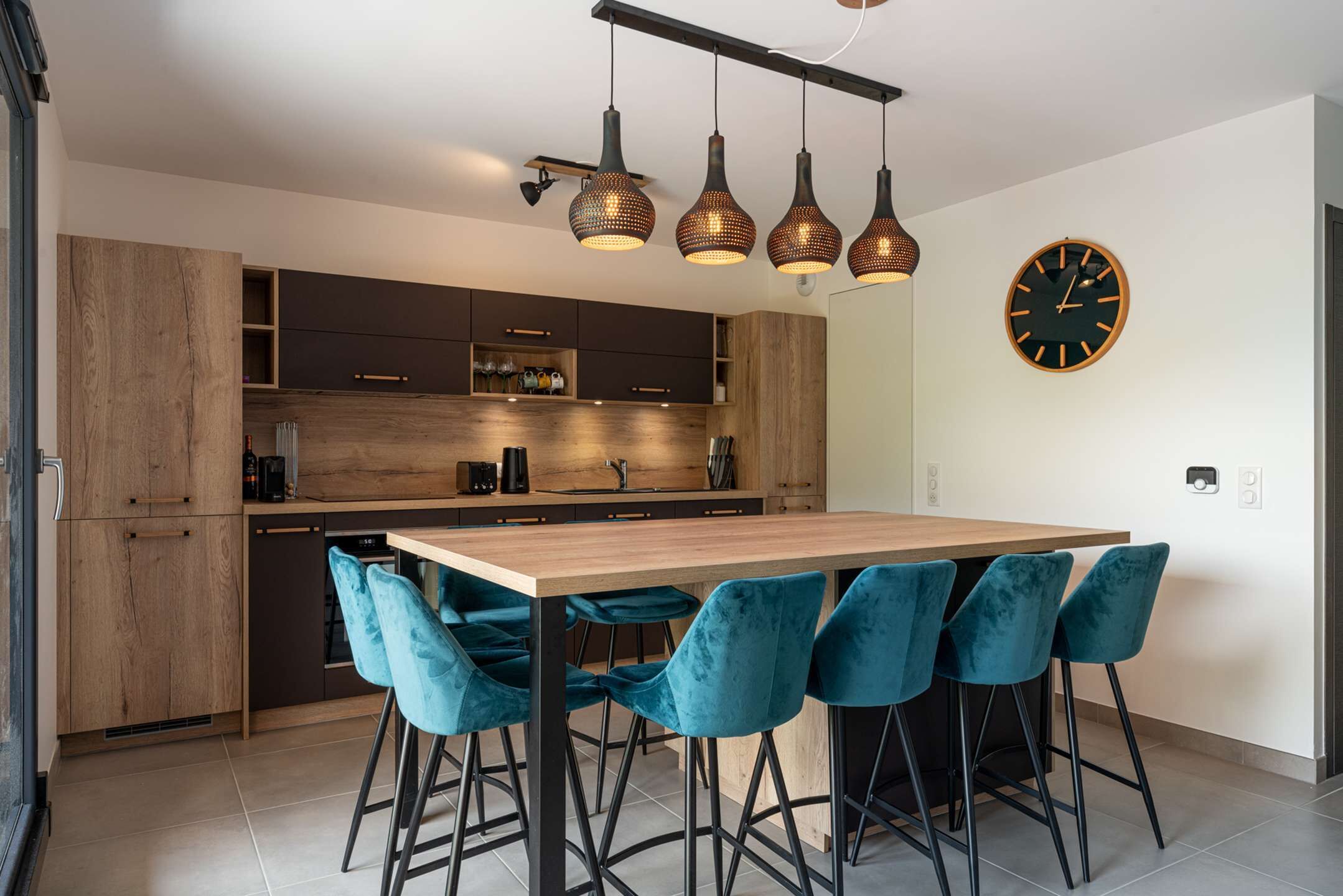 Jääkaappi, uuni, astianpesukone, leivänpaahdin