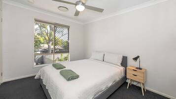 5 habitaciones, escritorio, tabla de planchar con plancha y wifi gratis