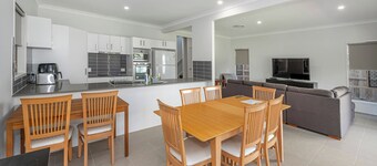 New Large 5 bed House Just 3km's From Brisbane Airport