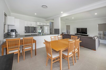 New Large 5 bed House Just 3km's From Brisbane Airport
