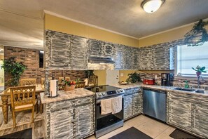 Jääkaappi, uuni, liesi